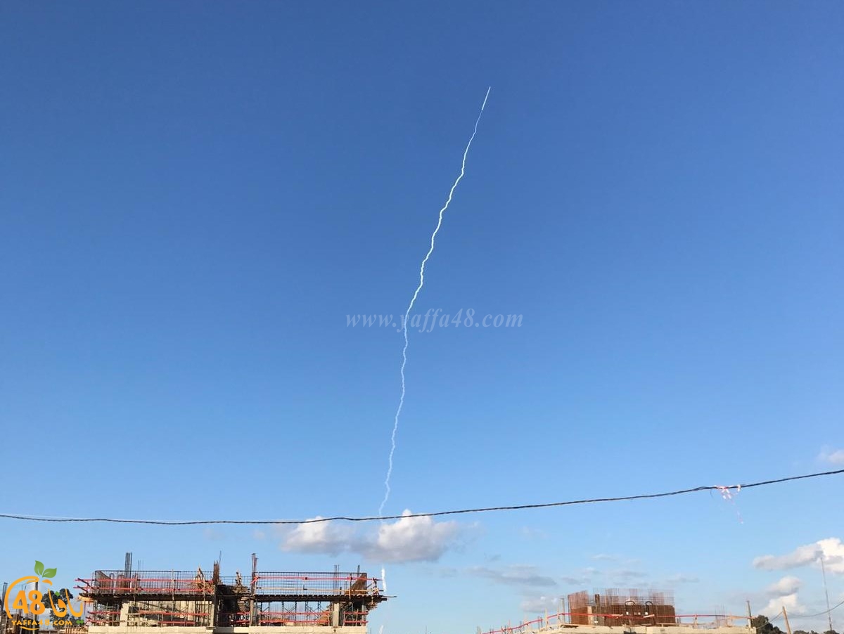   فيديو: تجربة لإطلاق صاروخ شوهدت آثاره في سماء يافا والمنطقة 