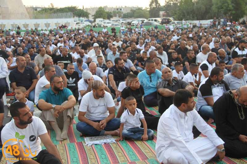 بالفيديو: أهالي اللد يؤدون صلاة عيد الأضحى الموحدّة في ساحة المسجد الكبير 