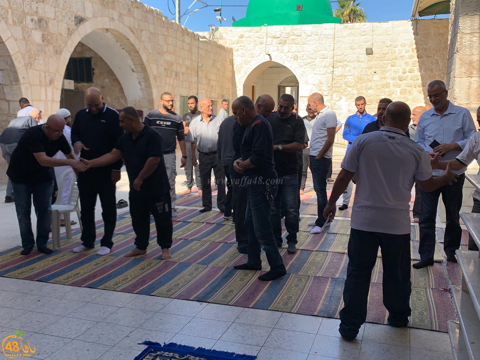 اللد :المصلون يؤدون صلاة الاستسقاء من المسجد العمري الكبير