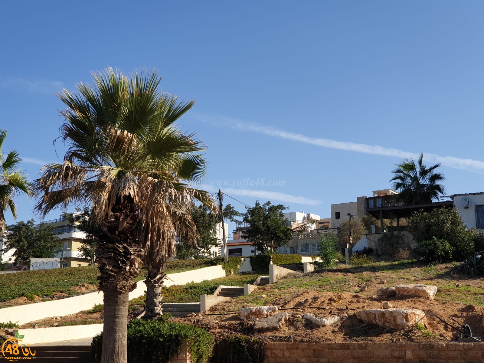  بالصور: مشاهدة آثار صواريخ في سماء مدينة يافا 