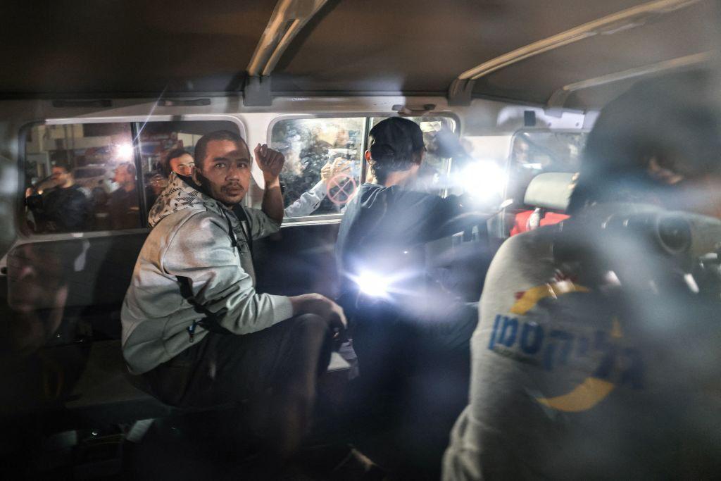 تسليم الدفعة الثالثة من الرهائن في غزة: 13 إسرائيليًا و 4 أجانب