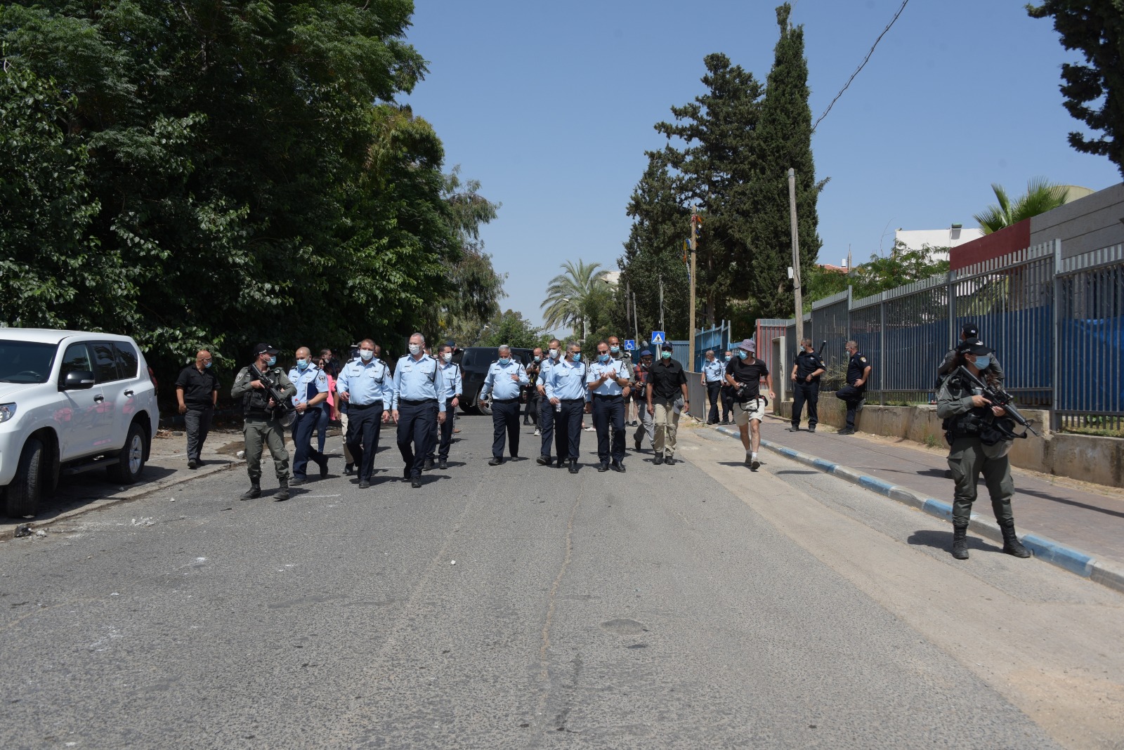  قيادات الشرطة في جولة بحي الجواريش بالرملة بعد اطلاق النار على دورية 