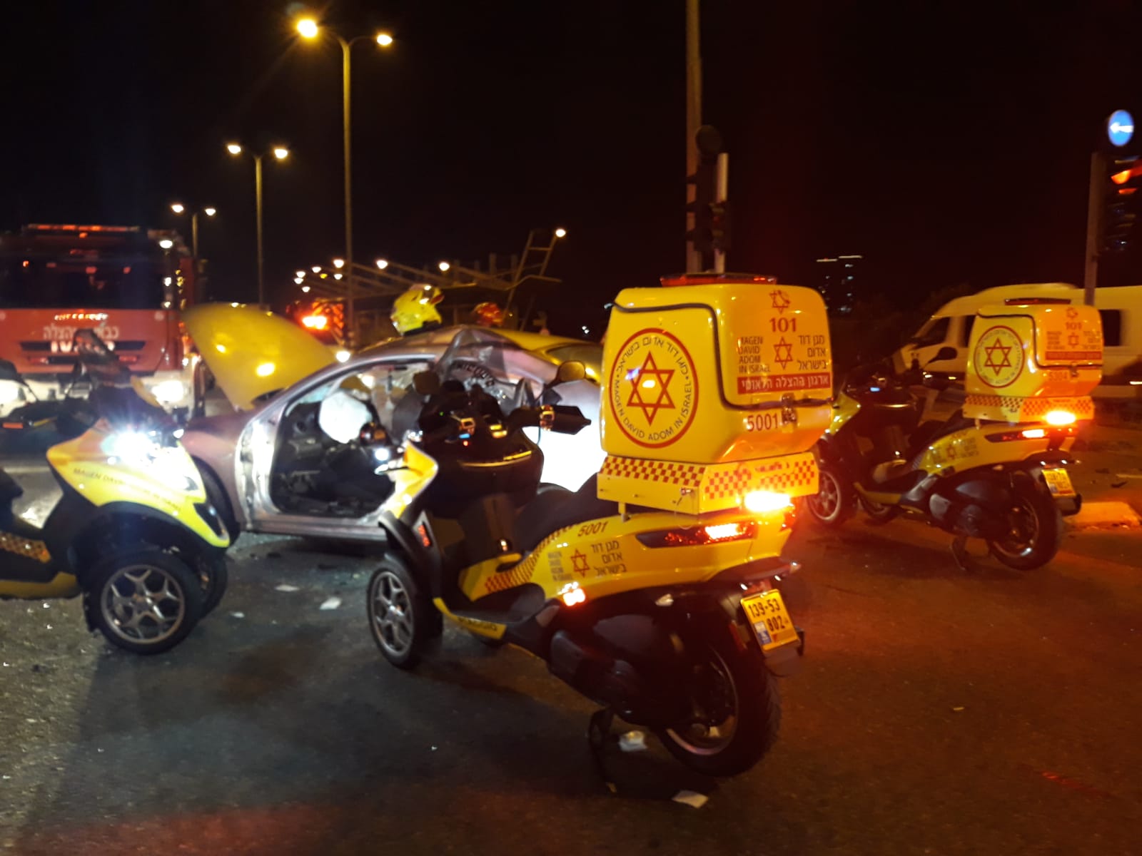منتصف الليلة - اصابة متوسطة لشخص بحادث طرق شرق يافا 
