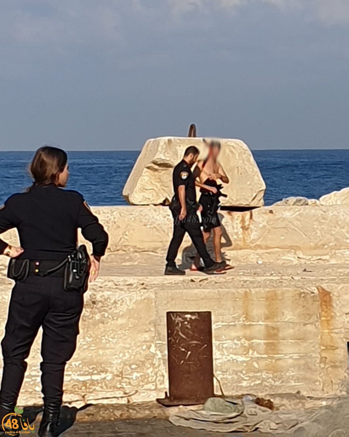  بالصور: الشرطة تعتقل شاباً لممارسته الغطس دون رخصة قرب ميناء يافا 