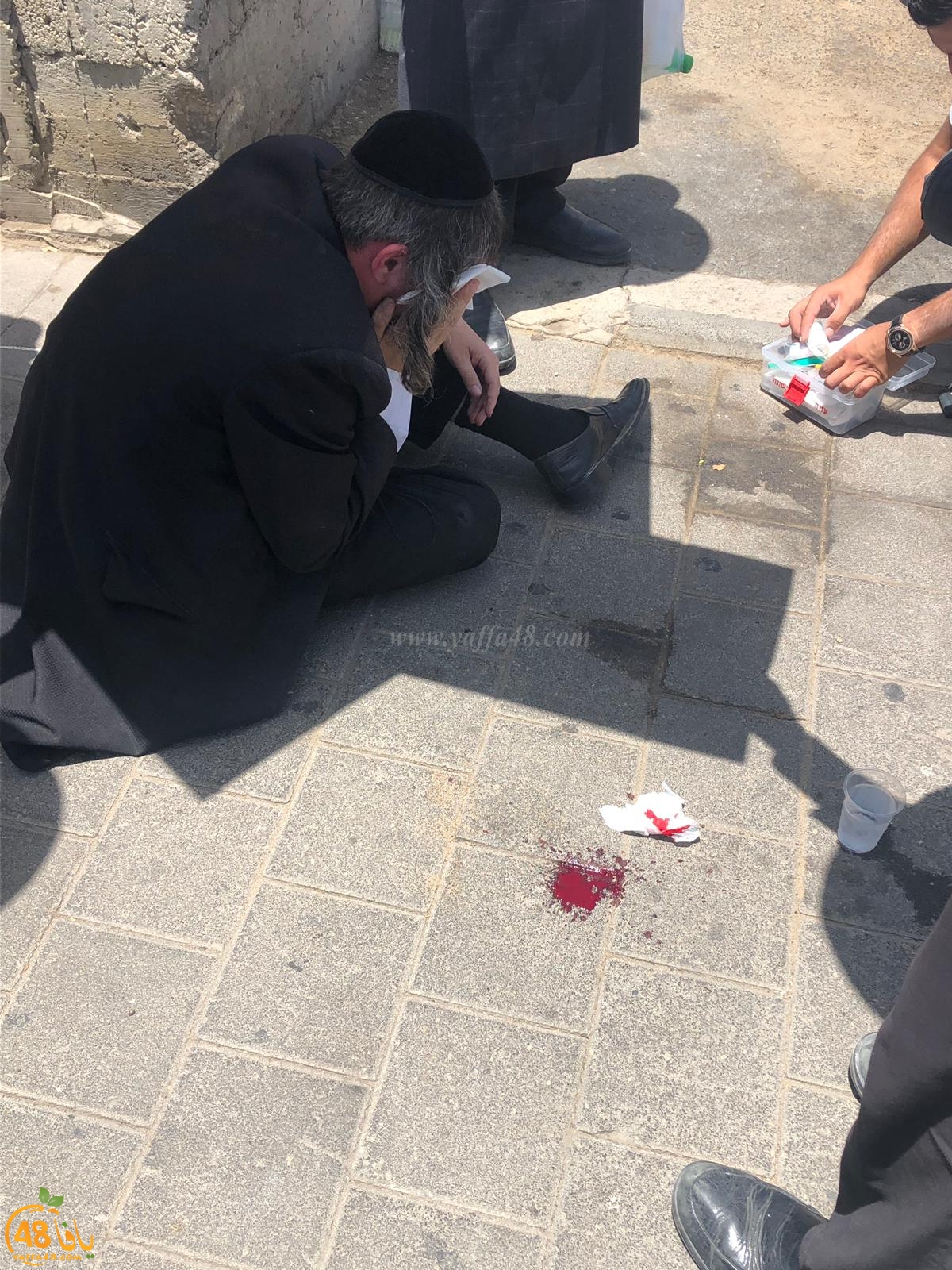 فيديو: إصابة متظاهر من الخارديم اثر اعتداء جندي عليه أمام المحكمة العسكرية بيافا