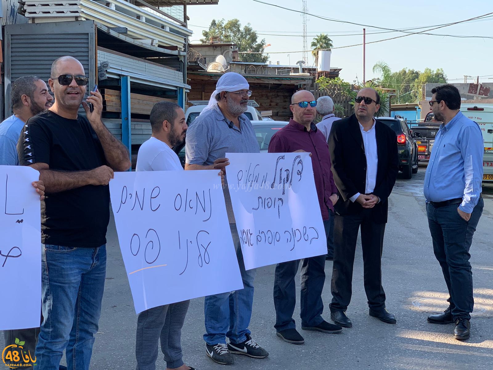 وقفة احتجاجية أمام مصنع دلكول للكيماويات في مدينة اللد 