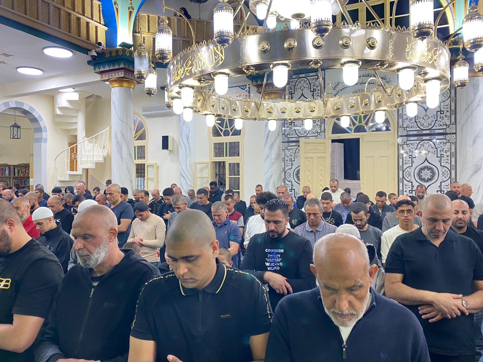  فيديو: احياء ليلة القدر في مسجد النزهة بمدينة يافا 