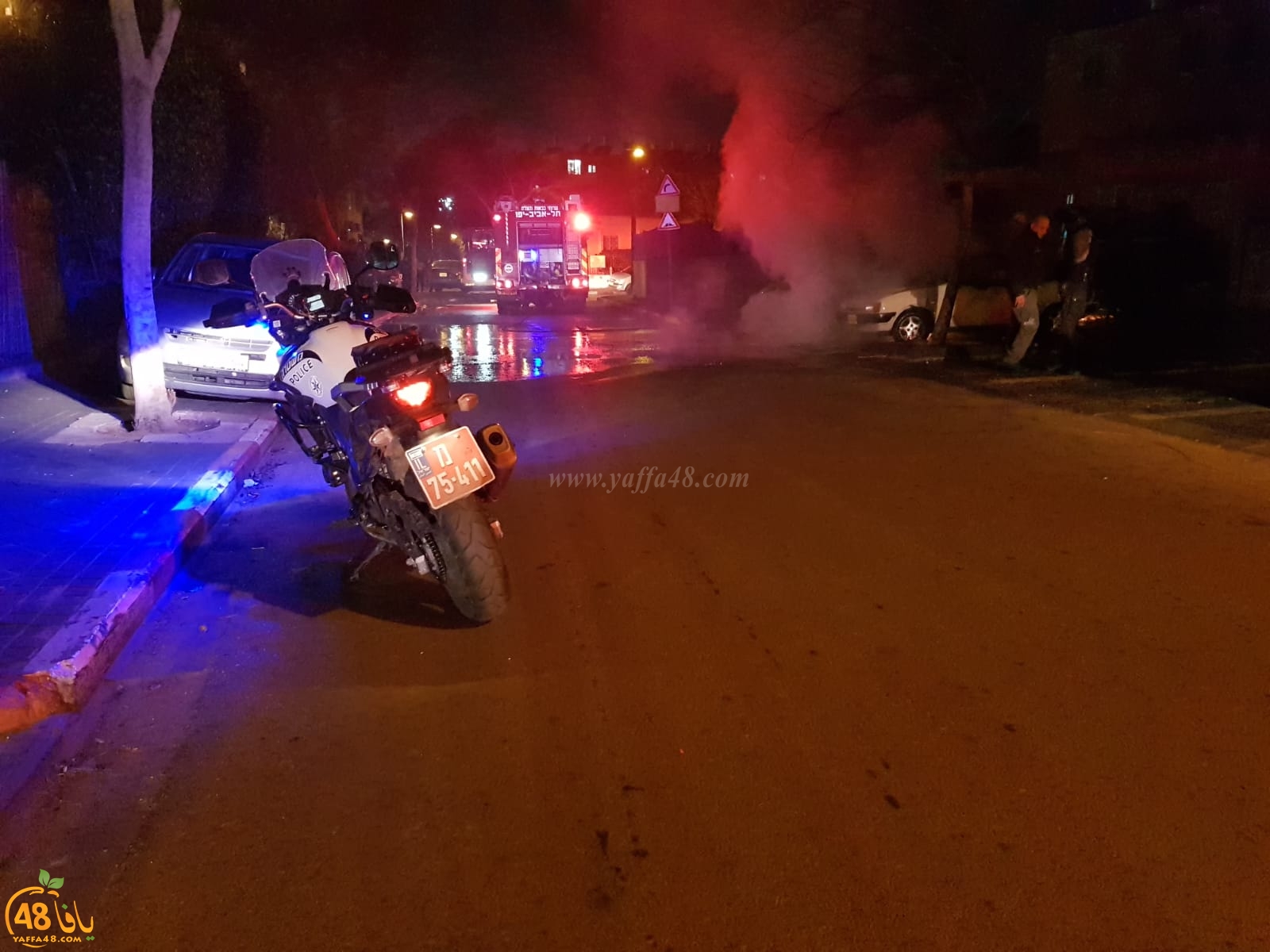  بالصور: حريق سيارة في مدينة يافا والاطفائية تهرع للمكان 