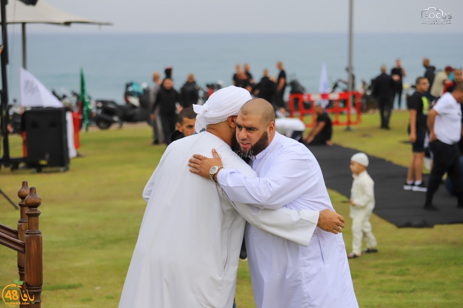  أهالي يافا يؤدون صلاة عيد الفطر في متنزه العجمي 