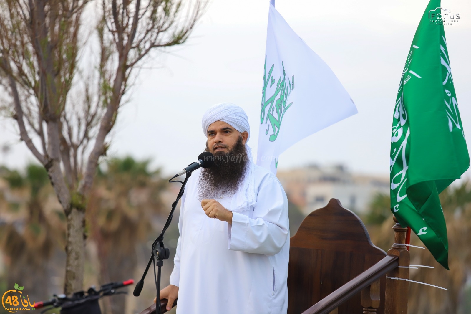  أهالي يافا يؤدون صلاة عيد الفطر في متنزه العجمي 