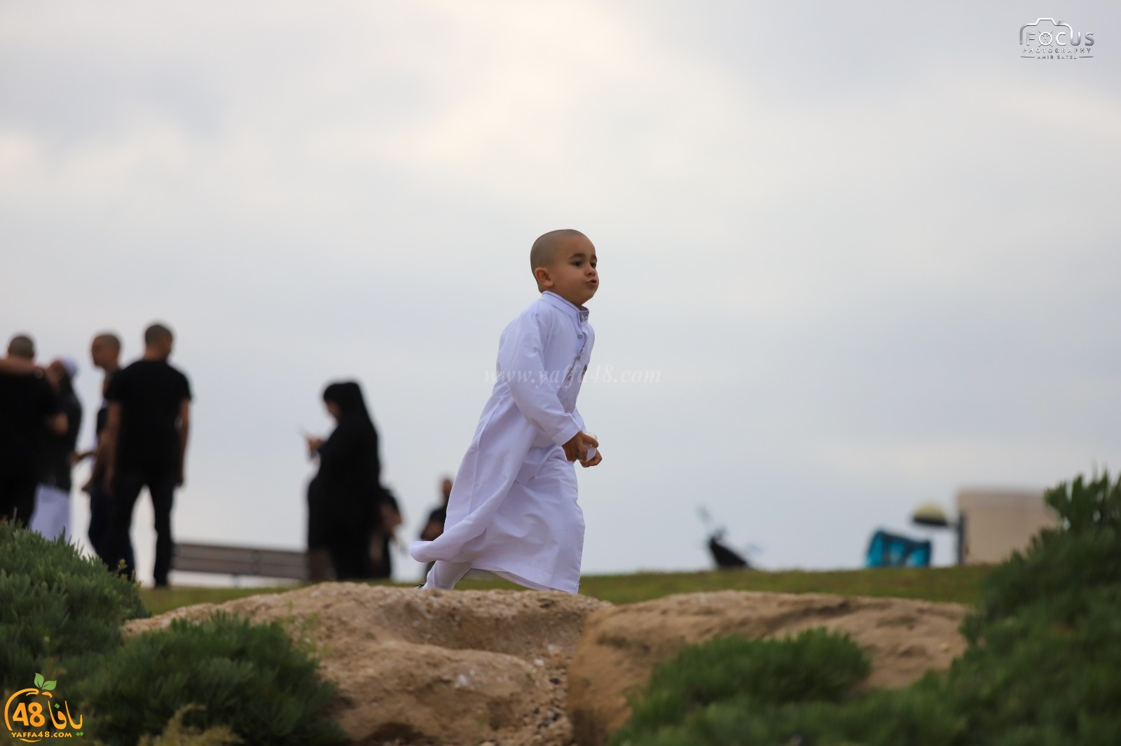  أهالي يافا يؤدون صلاة عيد الفطر في متنزه العجمي 