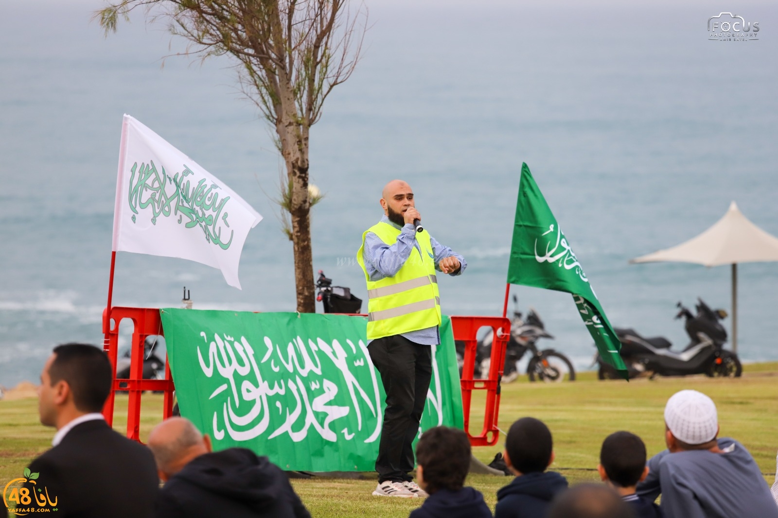  أهالي يافا يؤدون صلاة عيد الفطر في متنزه العجمي 