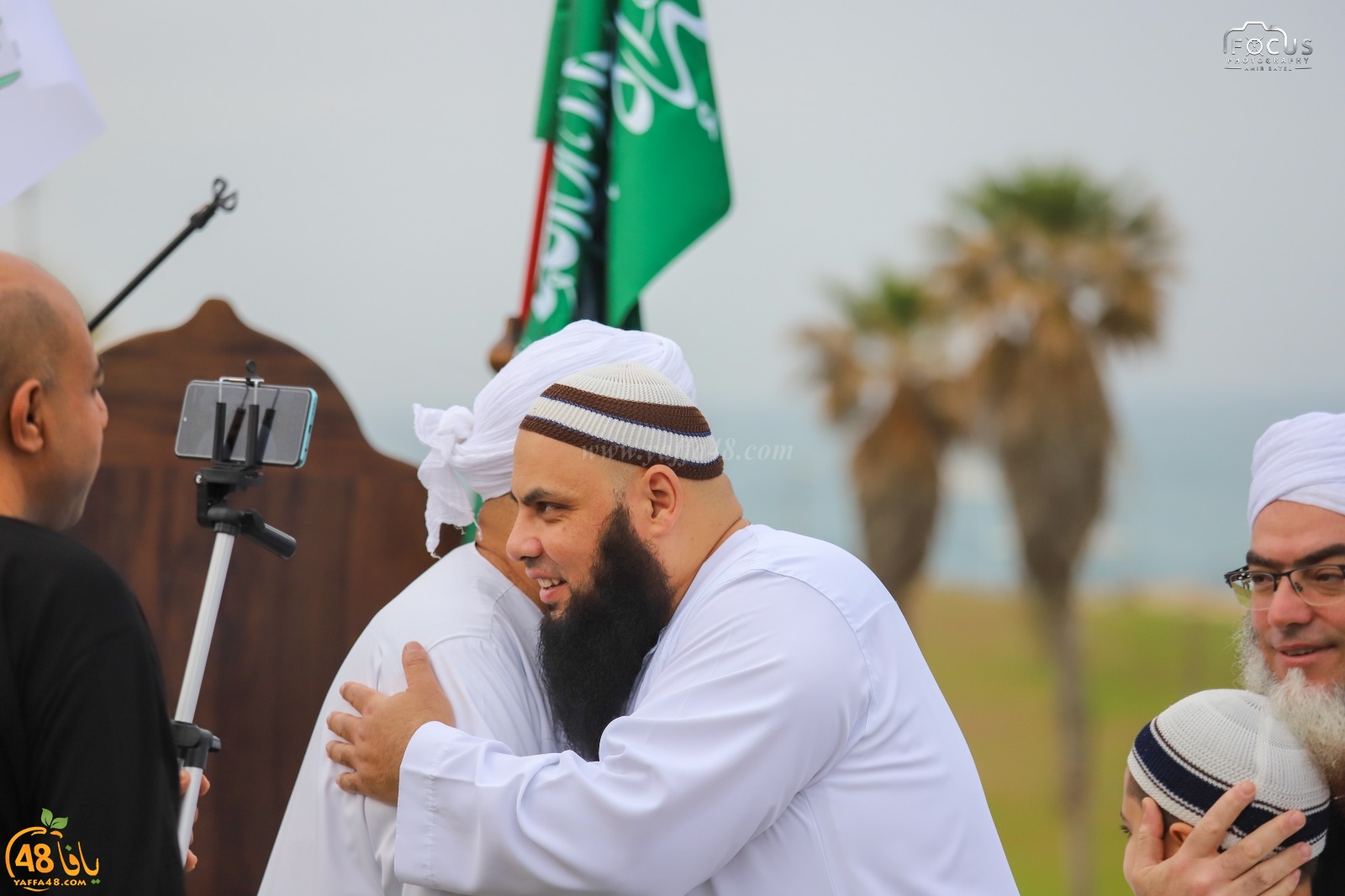  أهالي يافا يؤدون صلاة عيد الفطر في متنزه العجمي 