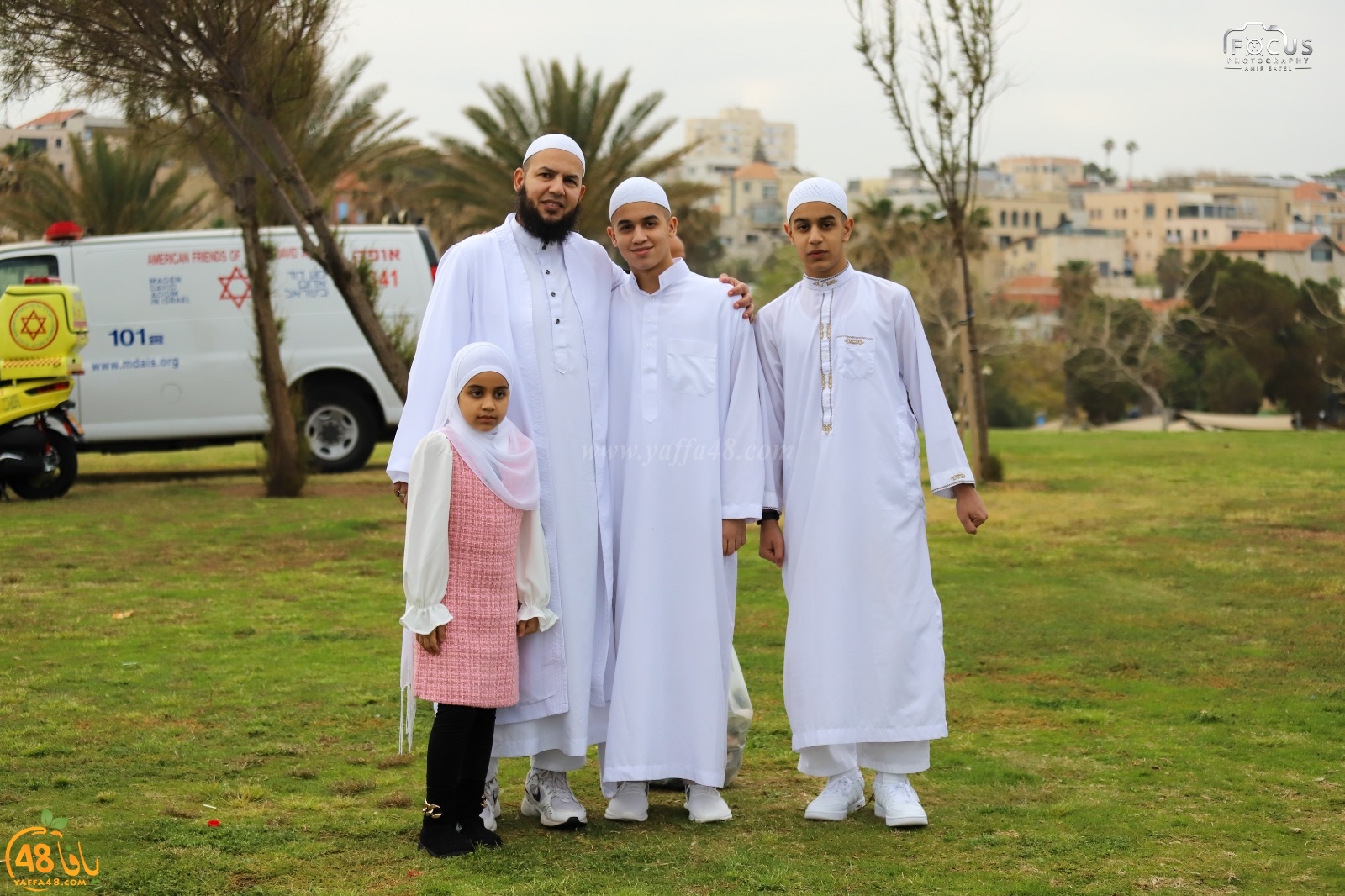  أهالي يافا يؤدون صلاة عيد الفطر في متنزه العجمي 