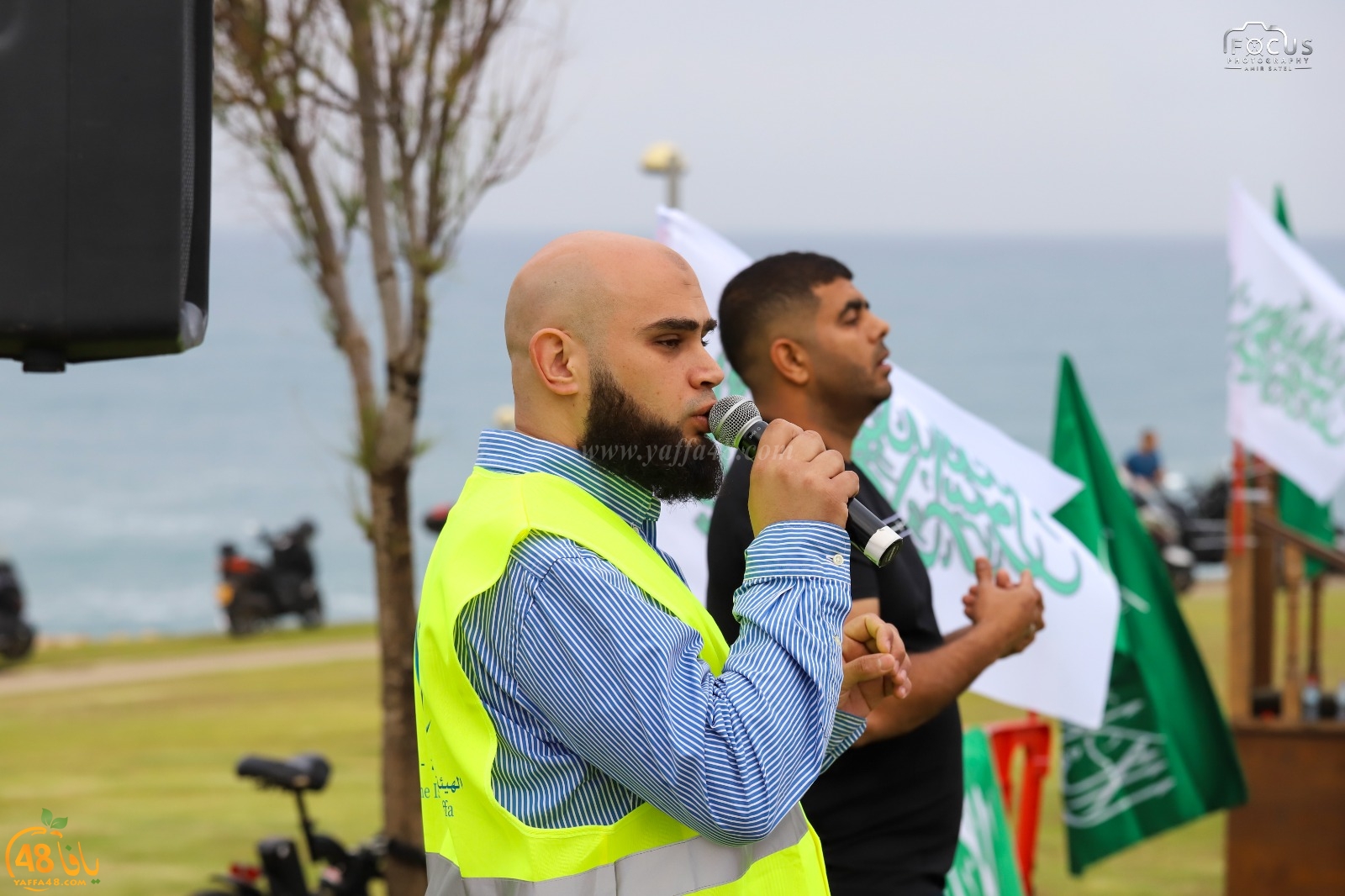  أهالي يافا يؤدون صلاة عيد الفطر في متنزه العجمي 