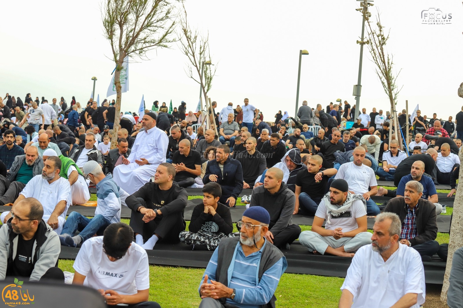  أهالي يافا يؤدون صلاة عيد الفطر في متنزه العجمي 