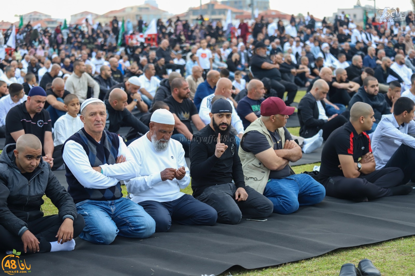  أهالي يافا يؤدون صلاة عيد الفطر في متنزه العجمي 