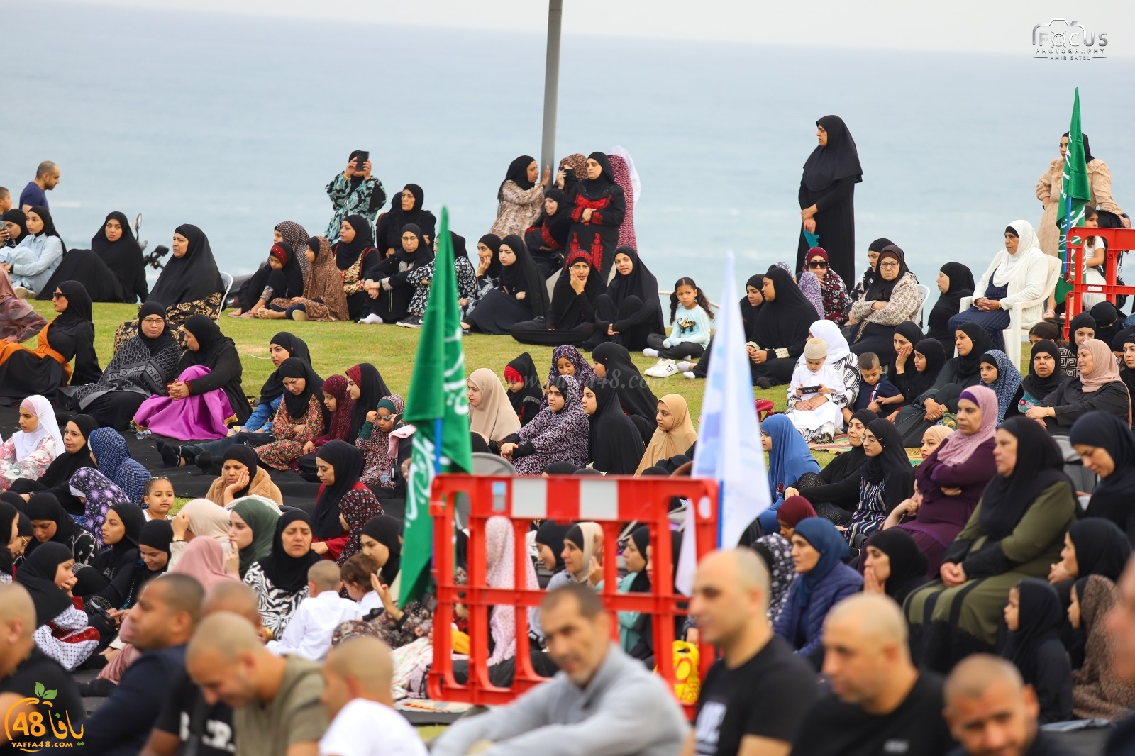  أهالي يافا يؤدون صلاة عيد الفطر في متنزه العجمي 