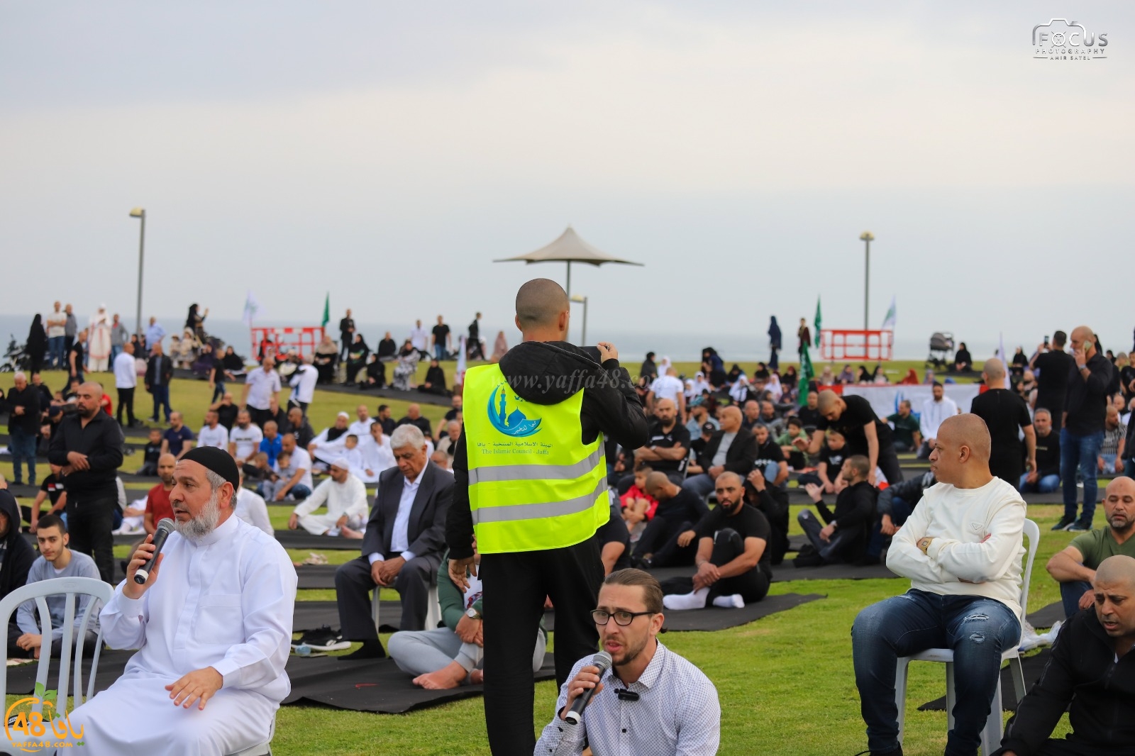  أهالي يافا يؤدون صلاة عيد الفطر في متنزه العجمي 