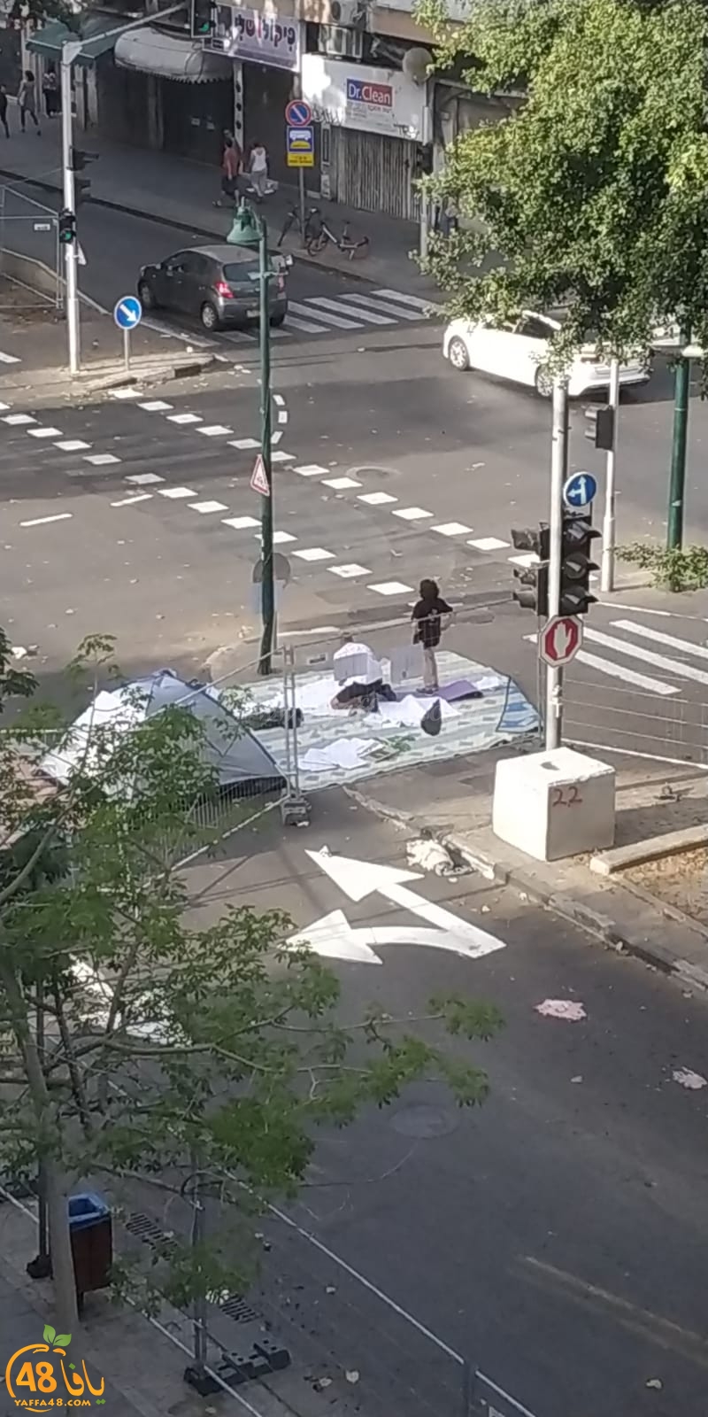 بالصور: نصب خيمة اعتصام ضد قرار اغلاق شارع شديروت يروشلايم بيافا 