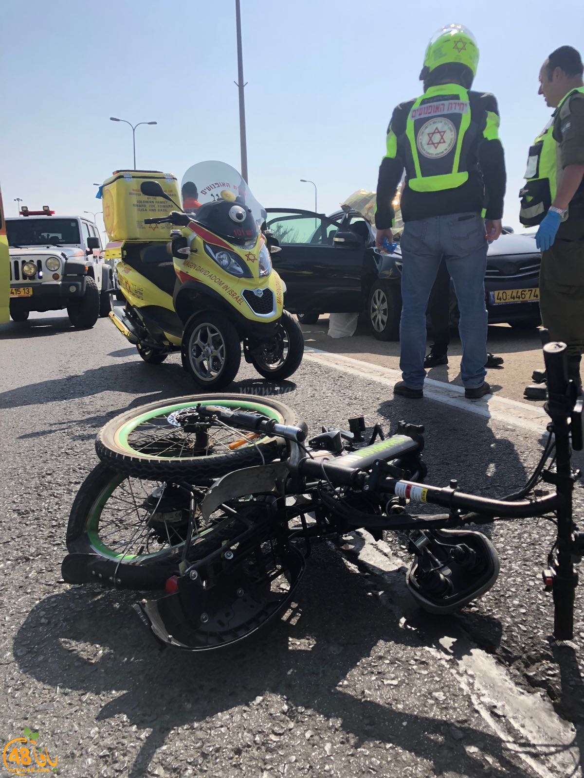 مصرع سائق دراجة كهربائية بحادث طرق مروّع قرب اللد 