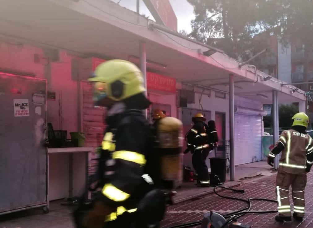  اللد: حريق داخل محل تجاري دون تسجيل اصابات 