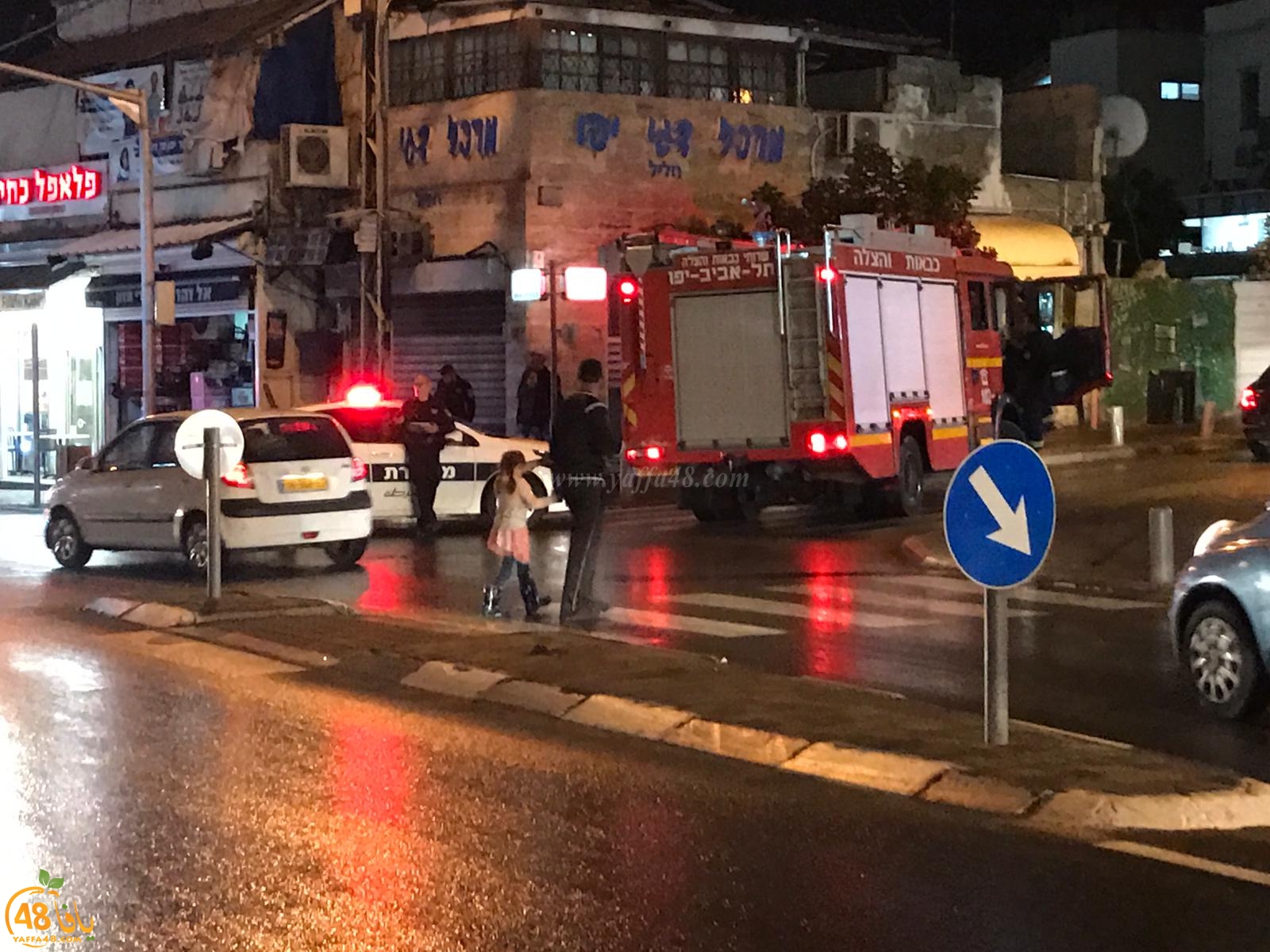 بالصور: احتراق عامود للكهرباء وسط يافا والشرطة تغلق مقطعاً من الشارع 