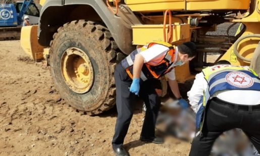مصرع عامل دهسا تحت عجلات جرافة في ورشة بناء وسط البلاد