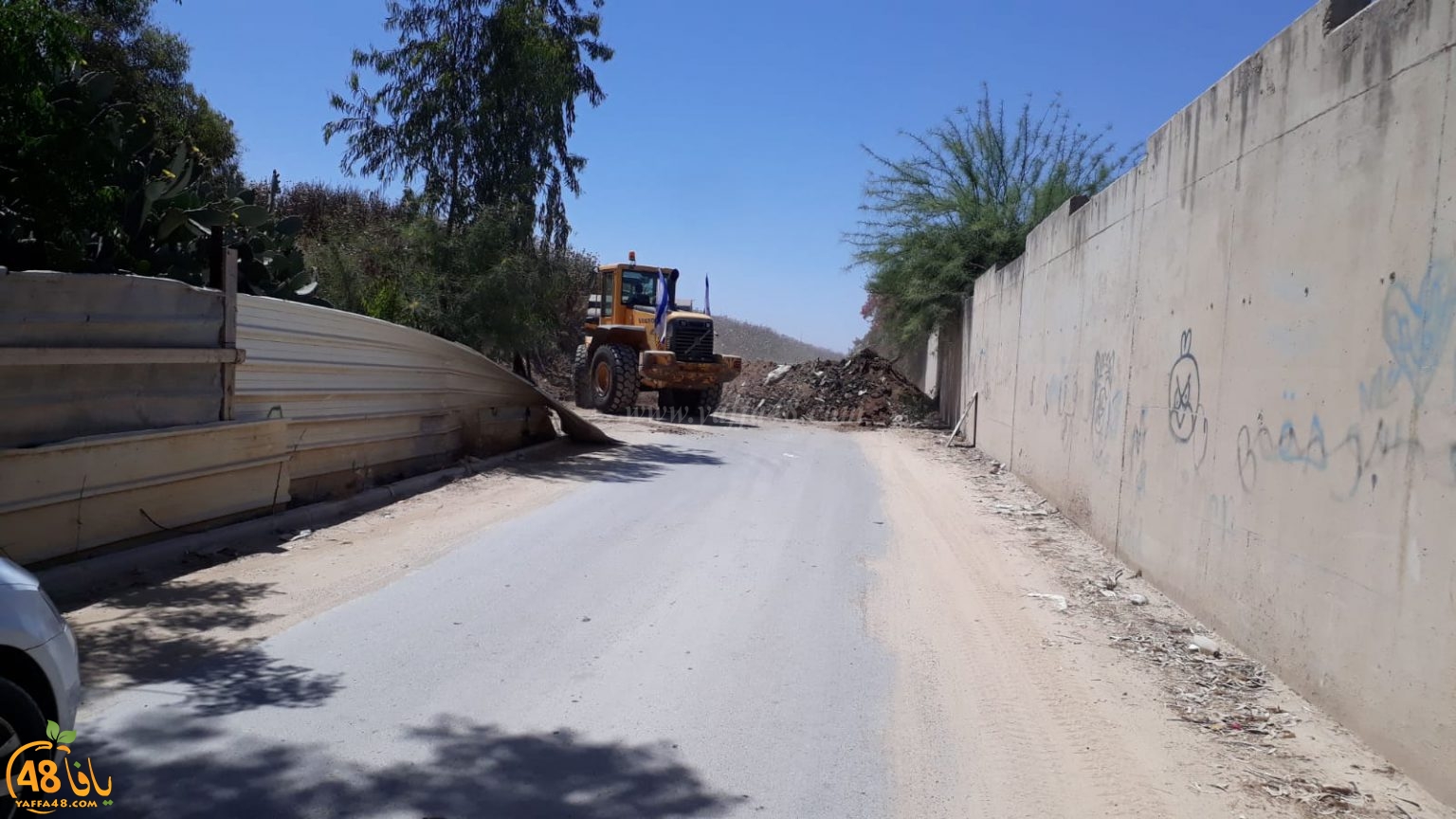 اللد : اغلاق الطريق الرابط بين قرية دهمش وحي شنير 