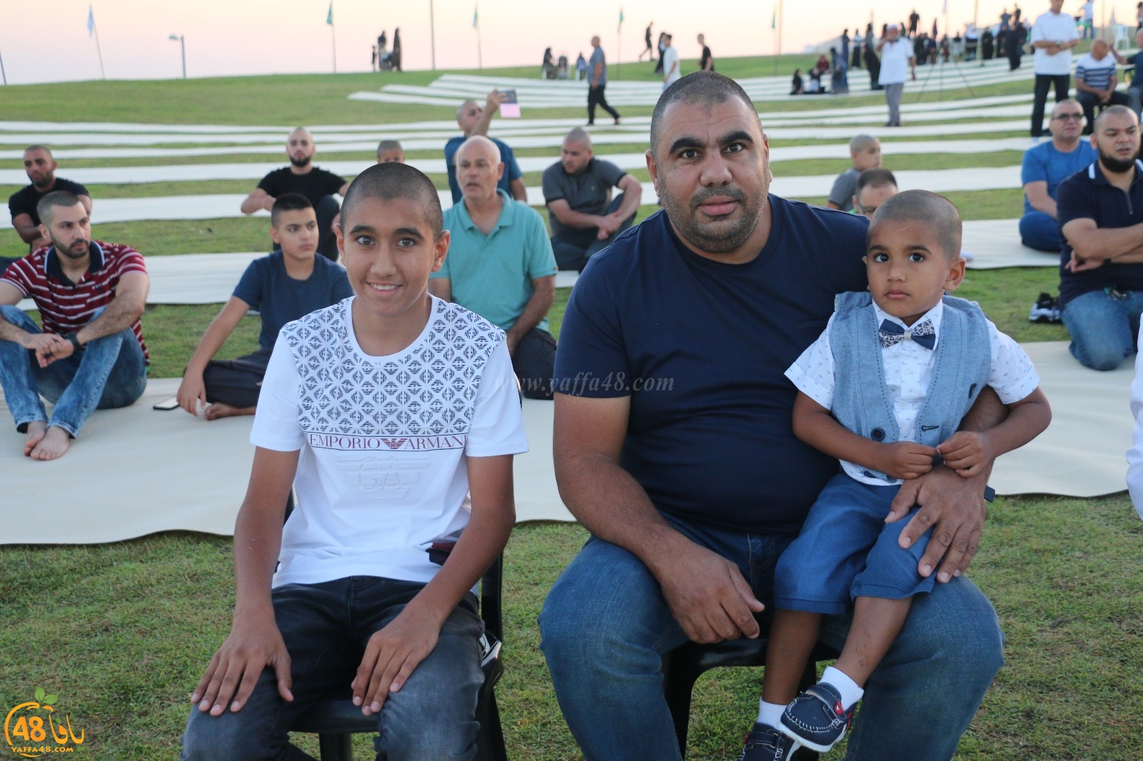  صور: للعام الثاني على التوالي - أهالي يافا يؤدون صلاة العيد في الخلاء متنزه العجمي 