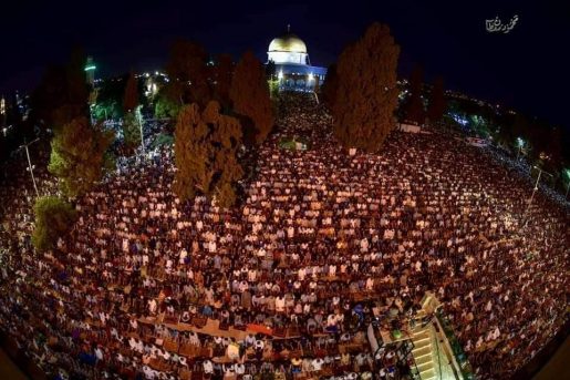 أكثر من 400 ألف مصل يحيون ليلة الـ 27 من رمضان في “الأقصى”