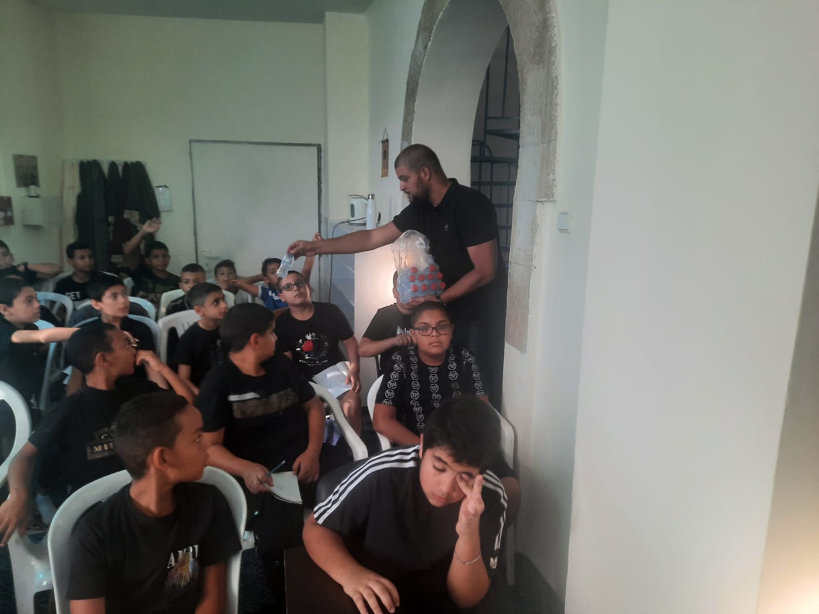 يافا: بالصور إنطلاق دورة التقوية باللغة الإنجليزية في مسجد النزهة