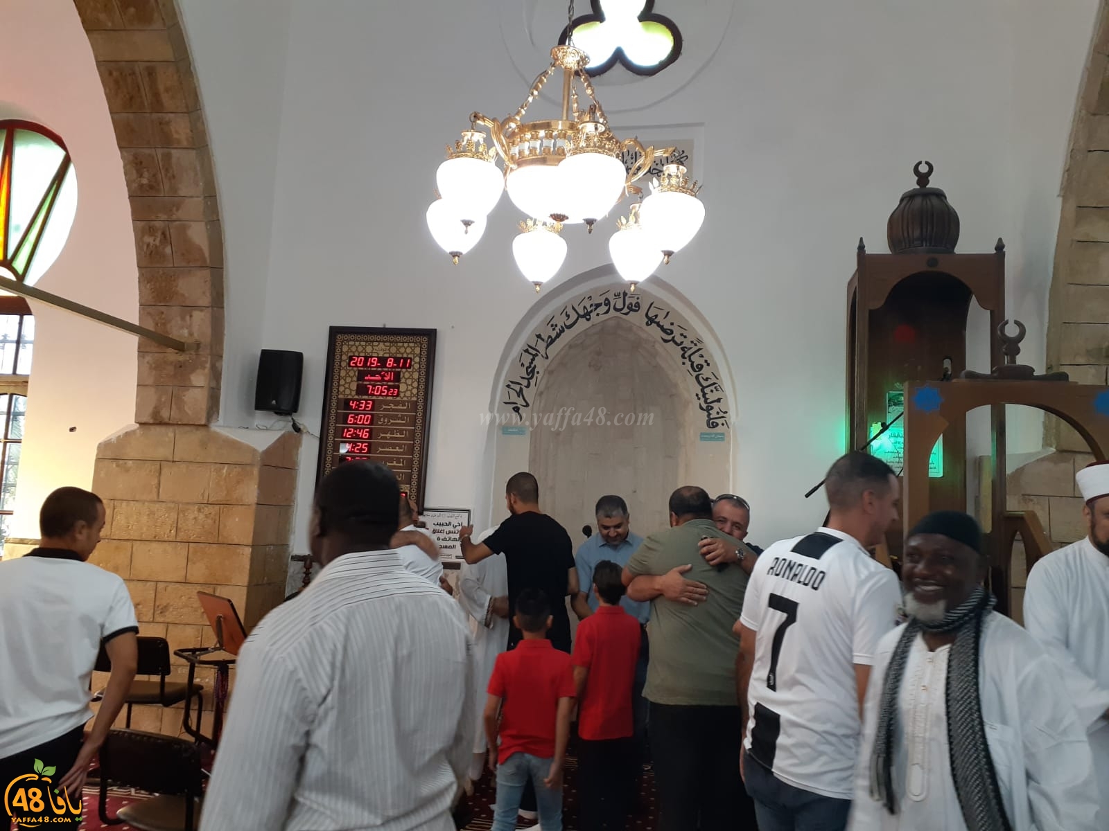 بالفيديو: صلاة عيد الأضحى المبارك من مسجد حسن بك في مدينة يافا 