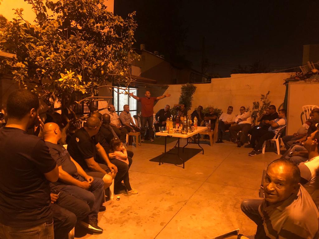 صور: القائمة العربية المشتركة في الرملة تعقد لقاءً مع الأهالي في حي اجاش بالمدينة