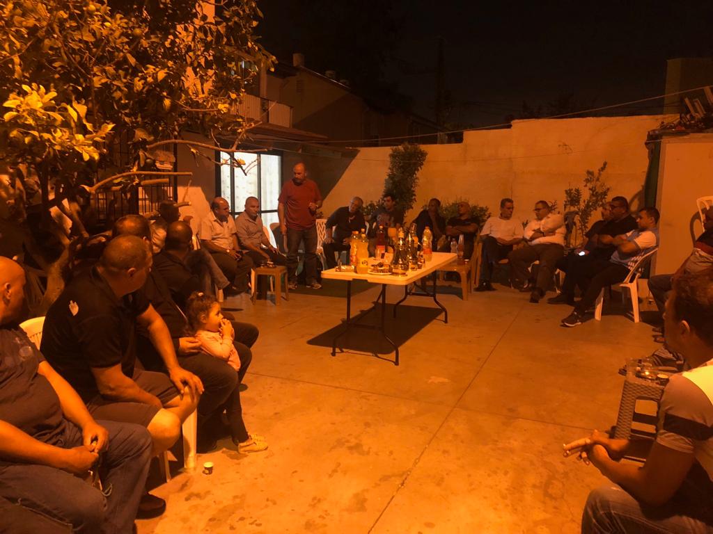 صور: القائمة العربية المشتركة في الرملة تعقد لقاءً مع الأهالي في حي اجاش بالمدينة