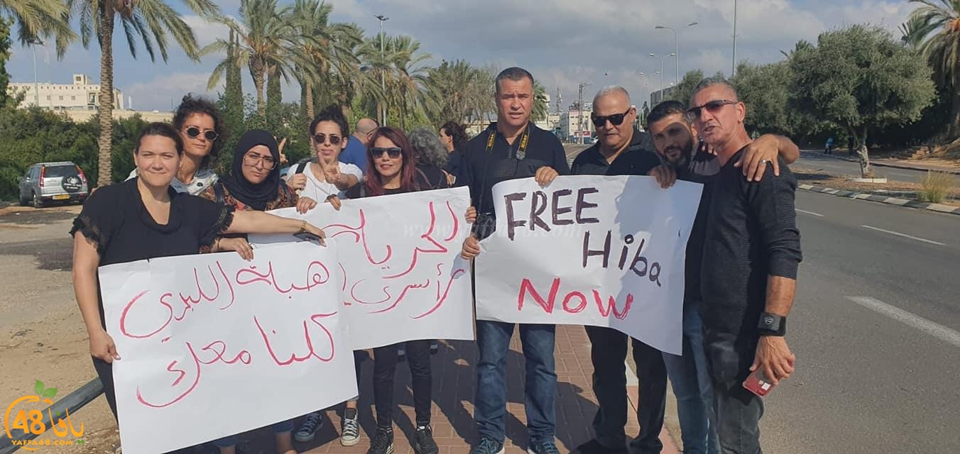 صور وفيديو: وقفة تضامنية أمام سجن الرملة مع الأسيرة هبة اللبدي 