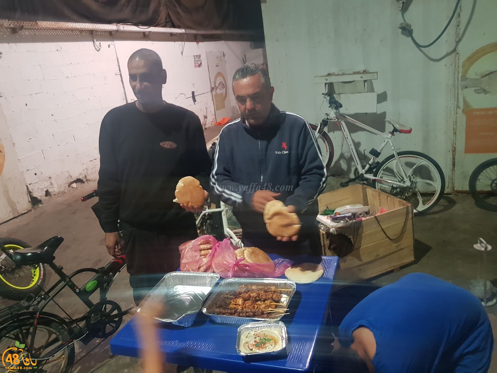  صور: الصيادون في ميناء يافا يستضيفون الأطفال على وجبة عشاء  ضمن مشروع شبيبة في خطر