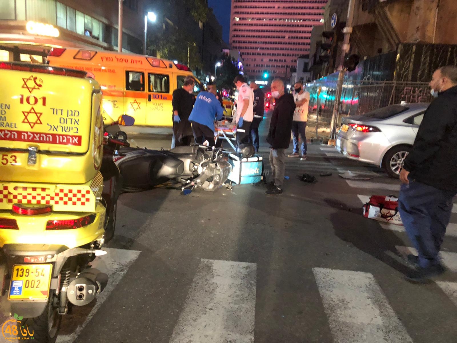 صور: إصابتان في حادث طرق بين درّاجتين ناريّتين ومركبة شرق يافا