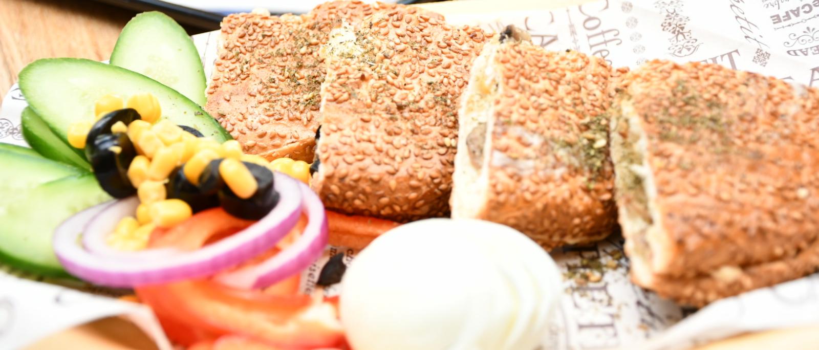 ستار توست بيافا - 4 ساندويشات توست مع كولا وسلطات فقط بـ 116 شيكل 