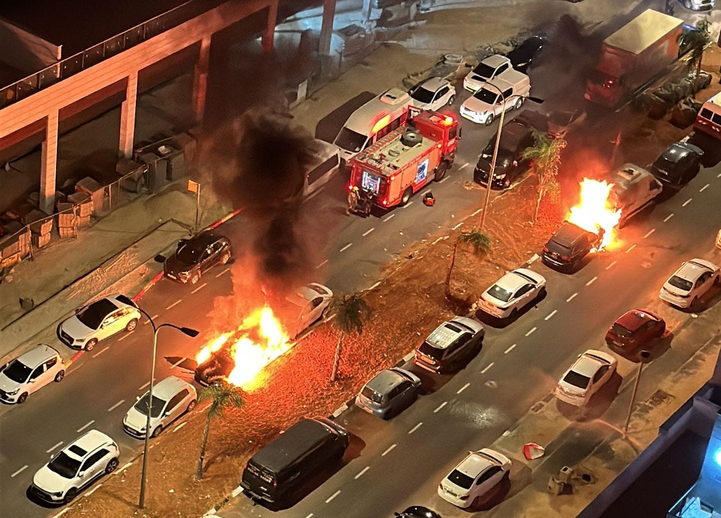 الرملة: من جديد إضرام النيران بمجموعة سيارات وسط المدينة 
