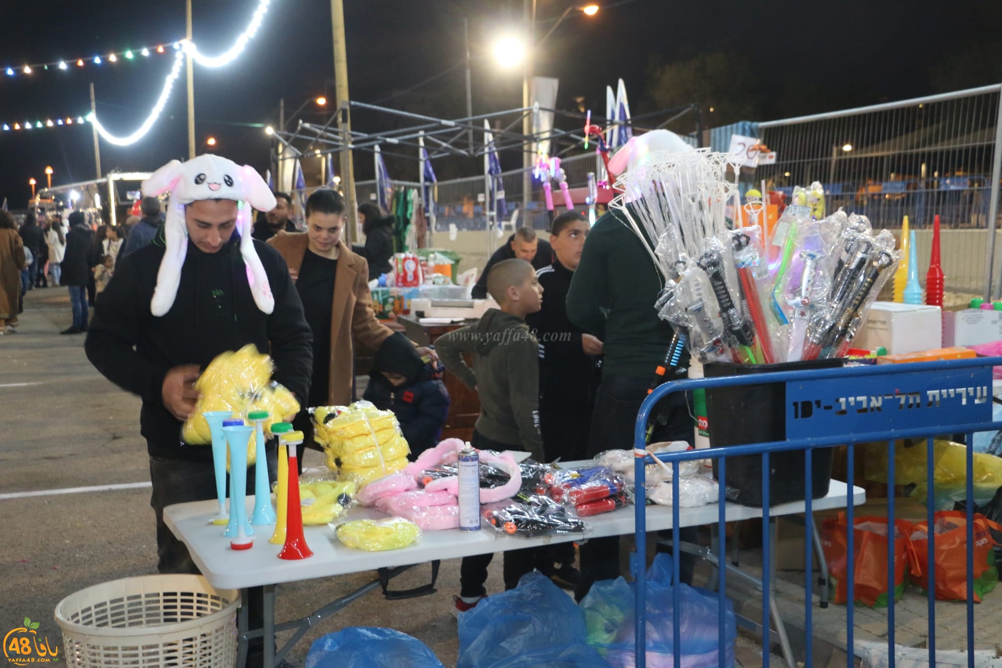 صور: حضور غفير في اليوم الثاني لفعاليات سوق يافا الرمضاني