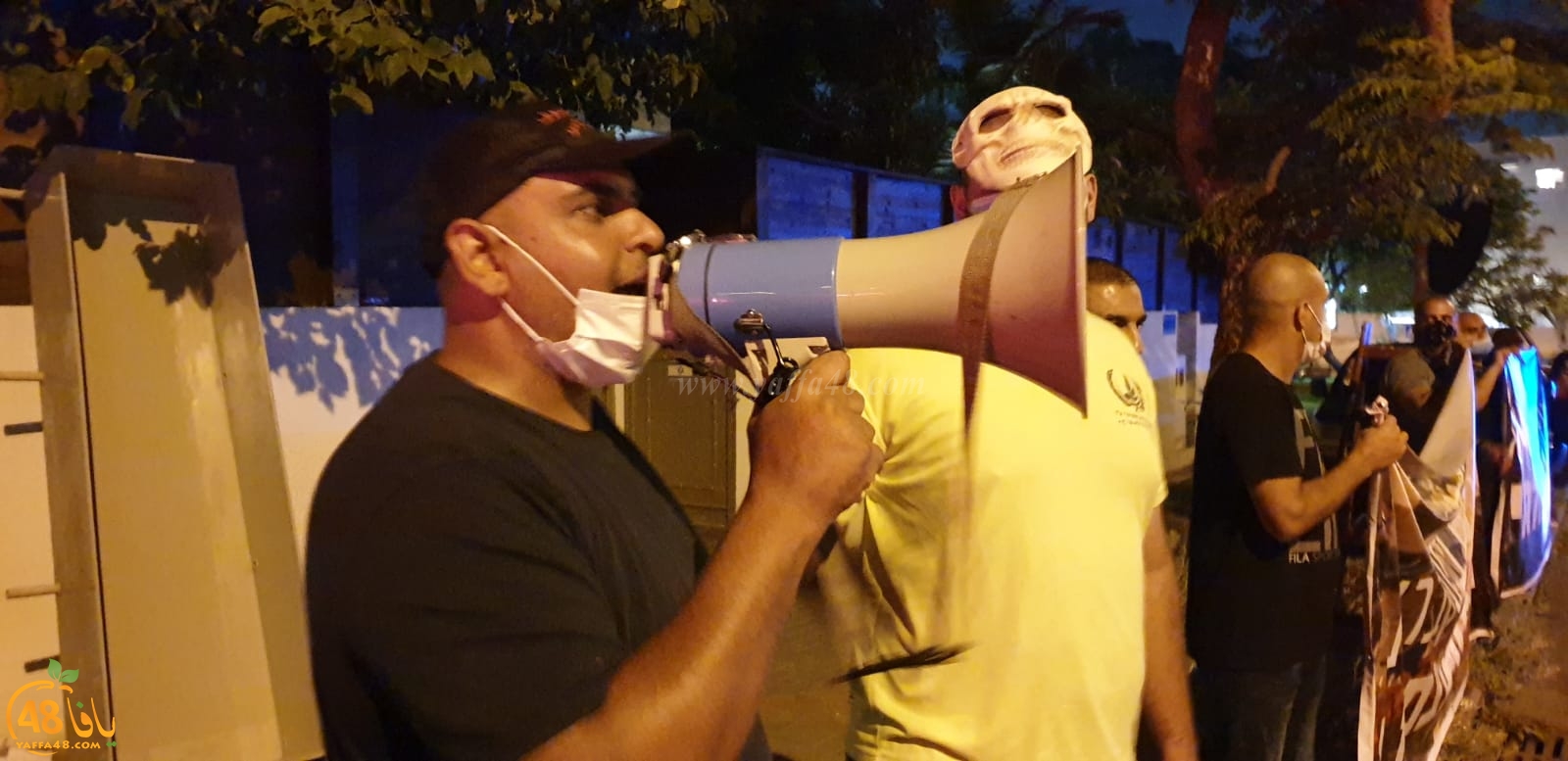  فيديو: للمرة الثانية - وقفة احتجاجية غاضبة أمام منزل رئيس البلدية 