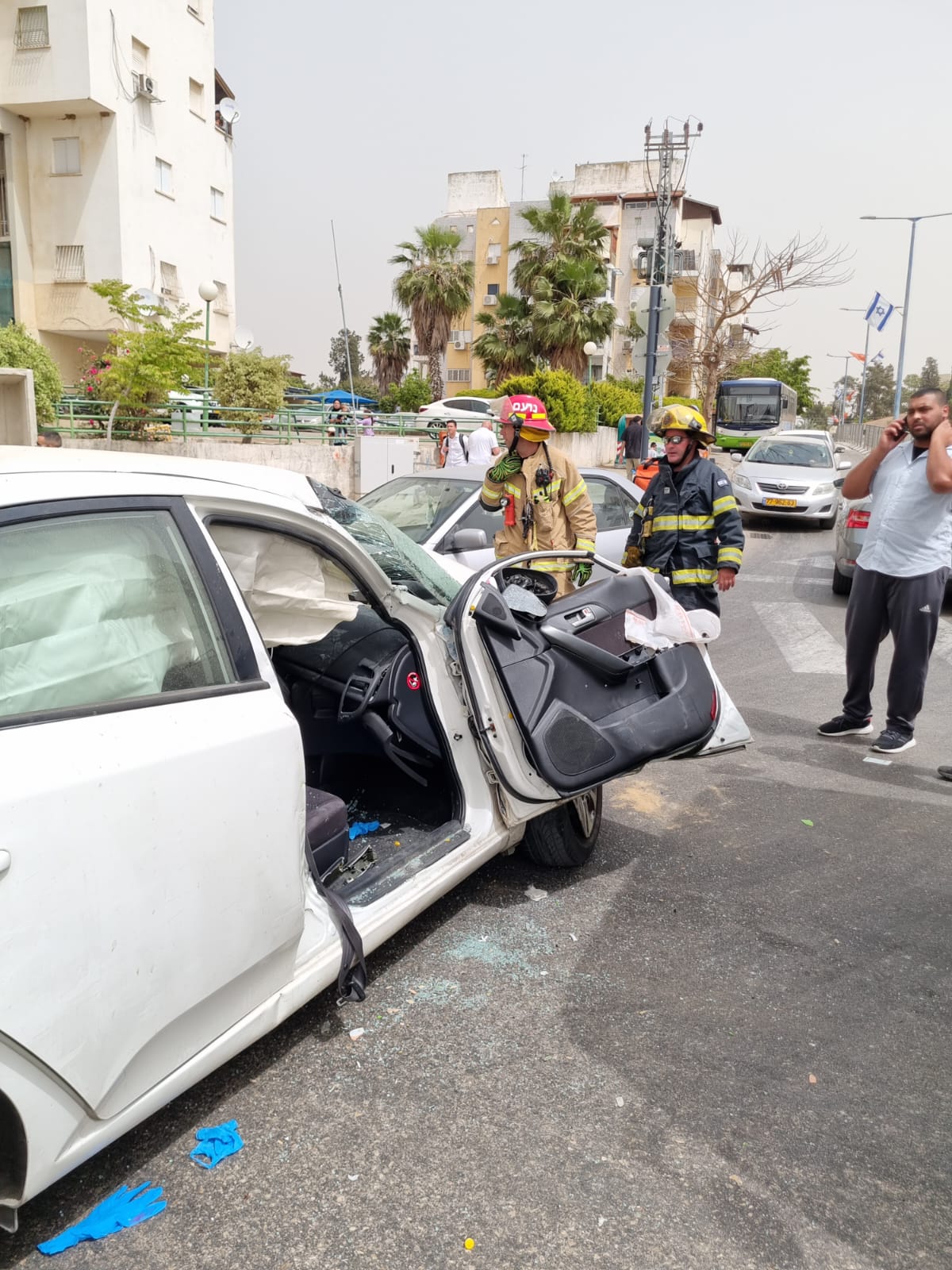  اللد: 4 اصابات بحادث طرق بين حافلة ومركبة