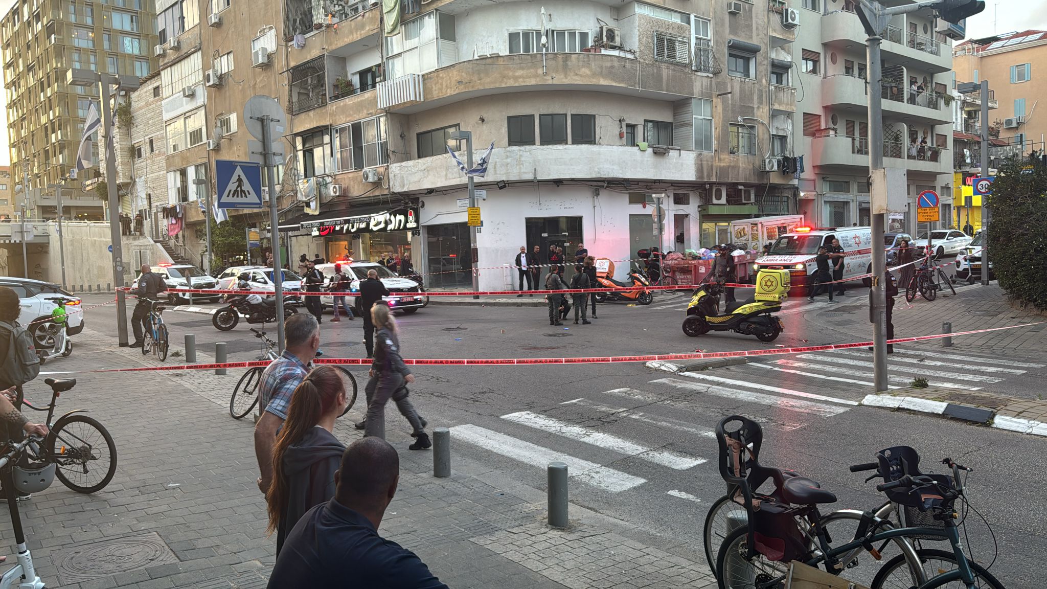 يافا: إصابة مواطن بإطلاق نار من قبل الشرطة حالته حرجة