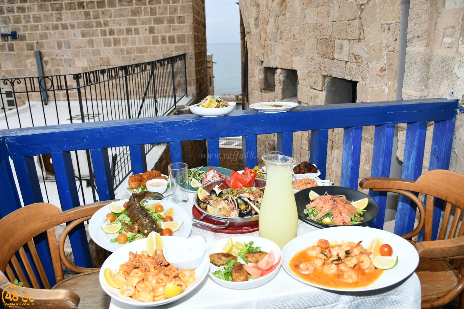  يافا: أشهى الوجبات البحرية الفاخرة في مطعم أبراج البلدة القديمة 