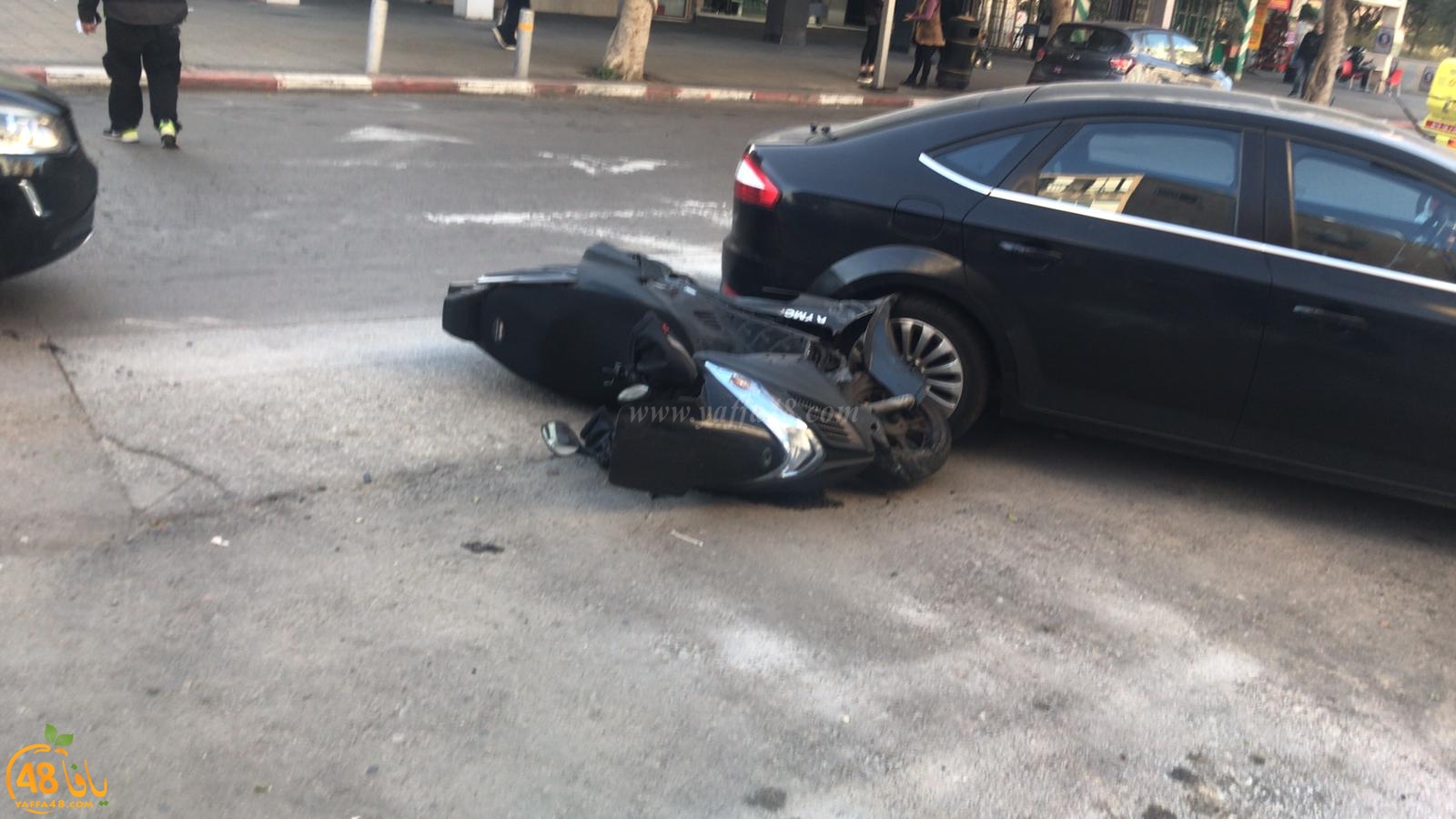 بالصور: اصابة طفيفة لراكب دراجة نارية بحادث طرق جنوب يافا 