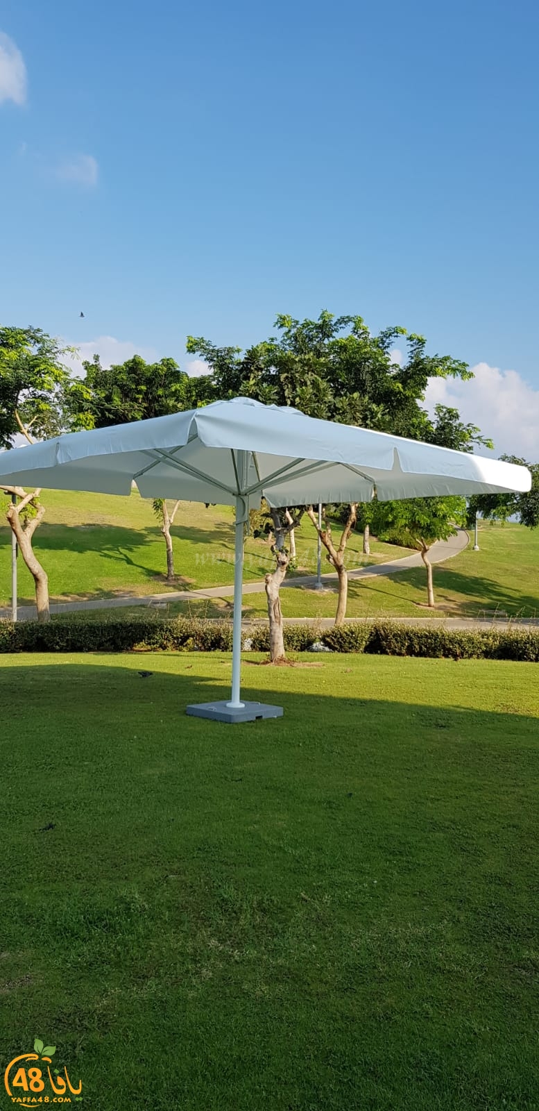  بالصور: نصب شمسيات ومراحيض متنقلة لراحة النزلاء في متنزه العجمي بيافا 