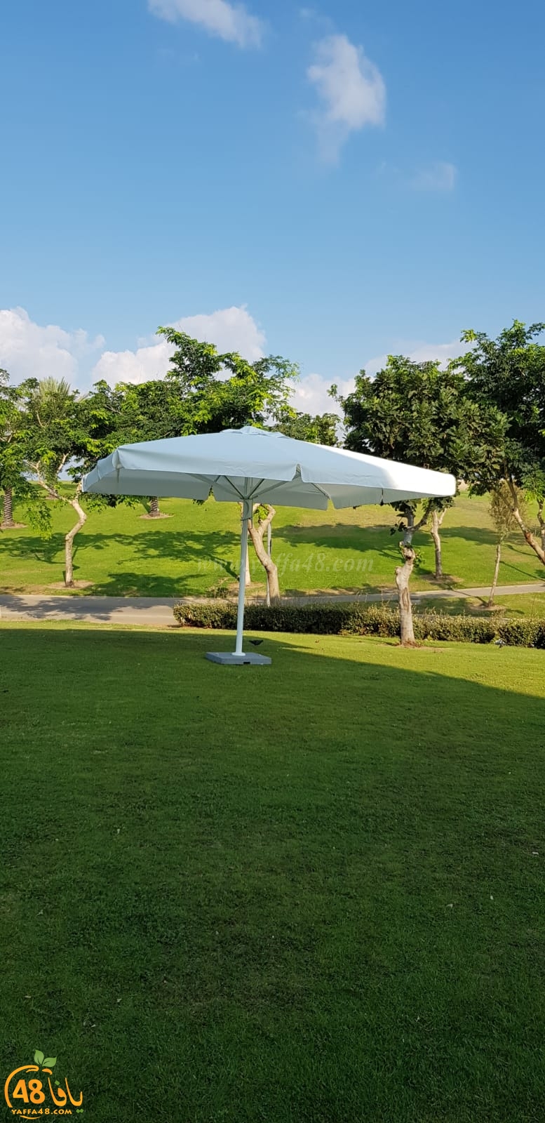  بالصور: نصب شمسيات ومراحيض متنقلة لراحة النزلاء في متنزه العجمي بيافا 
