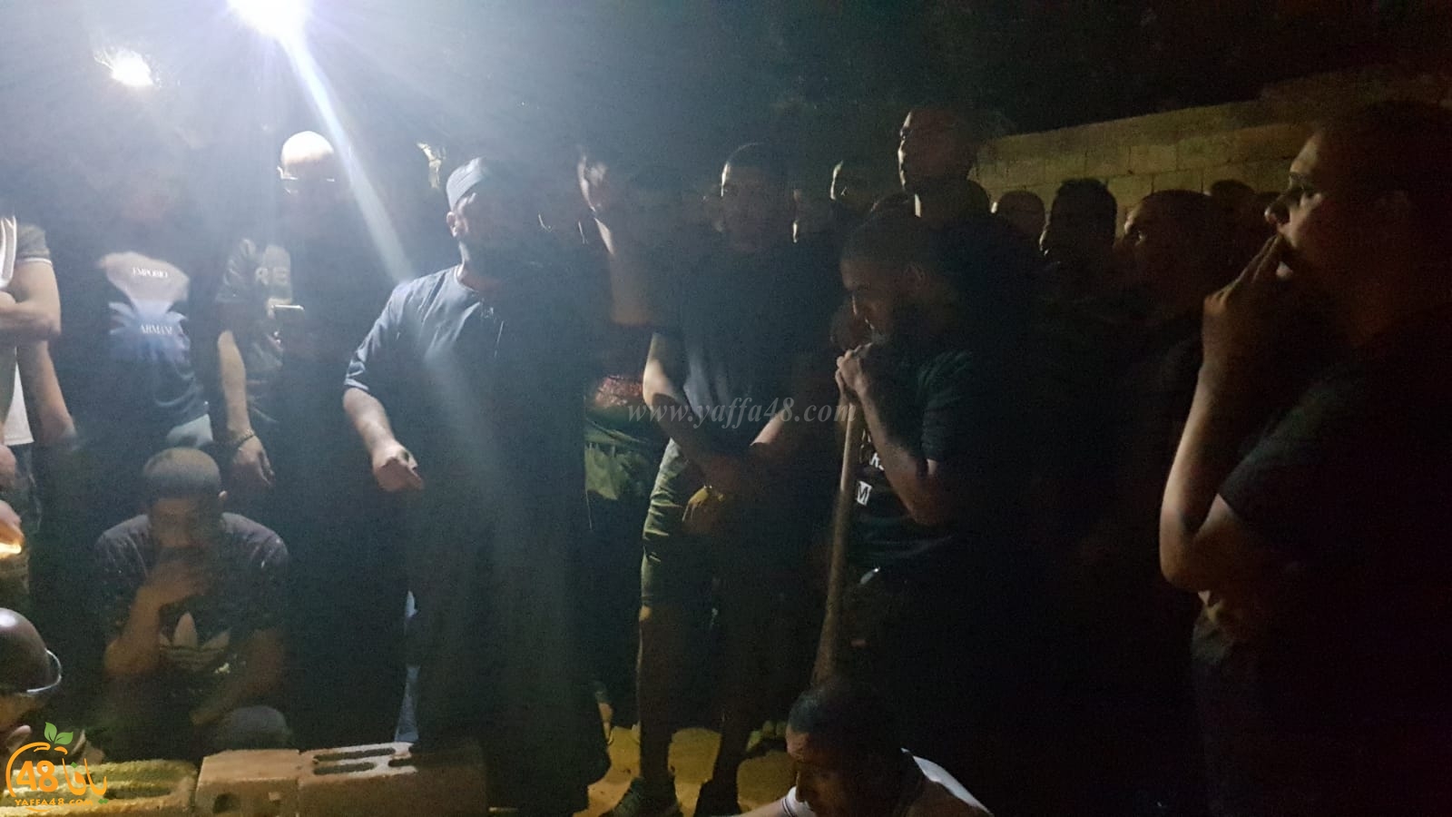 فيديو: جموع غفيرة تُشارك في تشييع جثمان الشاب نادر شقرة ضحية اطلاق النار بيافا 