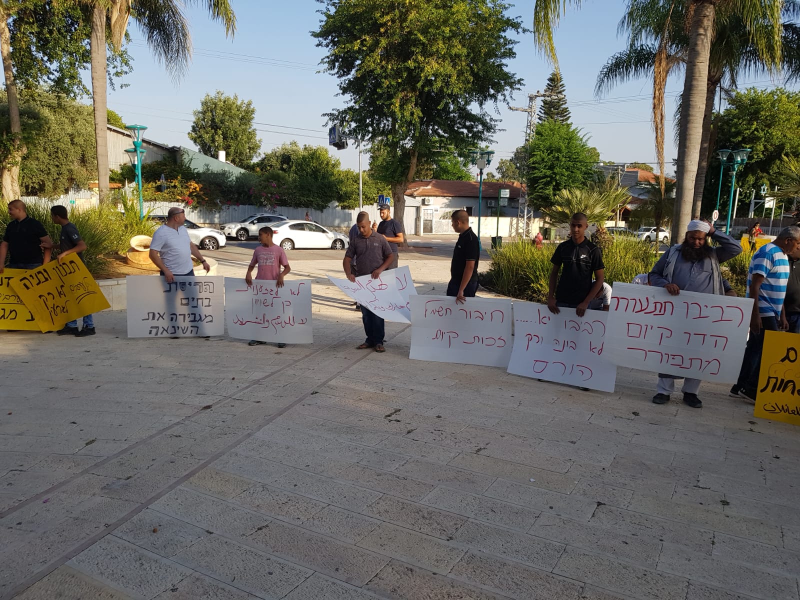 اللد : وقفة احتجاجية ضد سياسة هدم البيوت العربية امام قصر الثقافة 